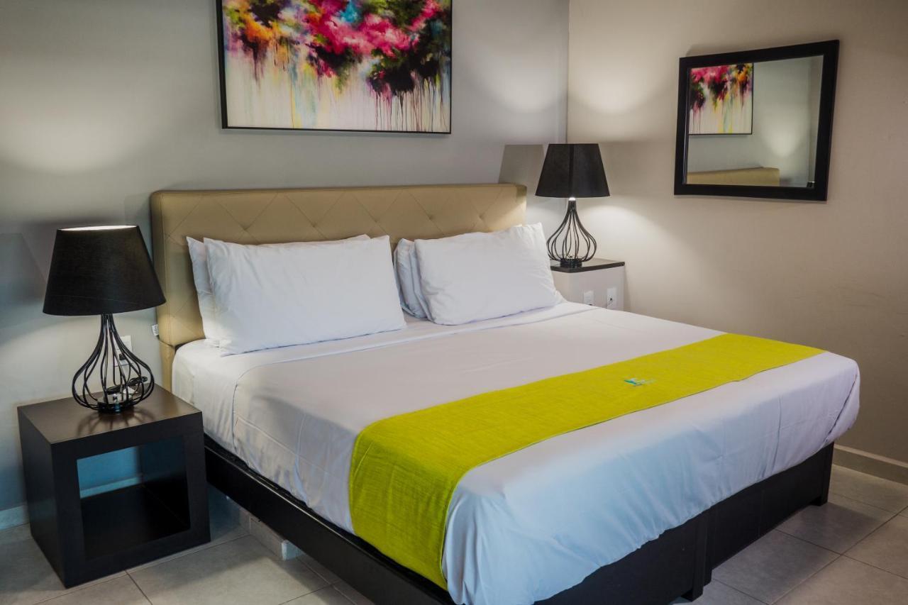 Hotel Careyes โคอาทซาโคลคอส ภายนอก รูปภาพ
